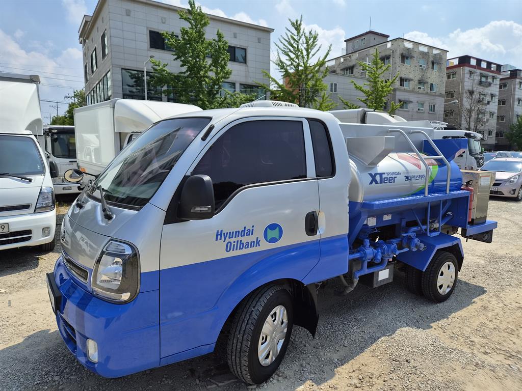 Small Truck Rori (an oil tank/Moving Gas/Home)