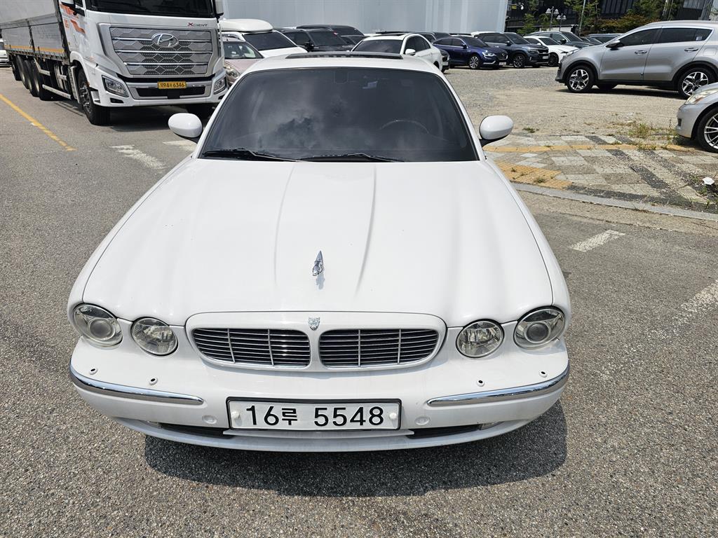 Jaguar XJ