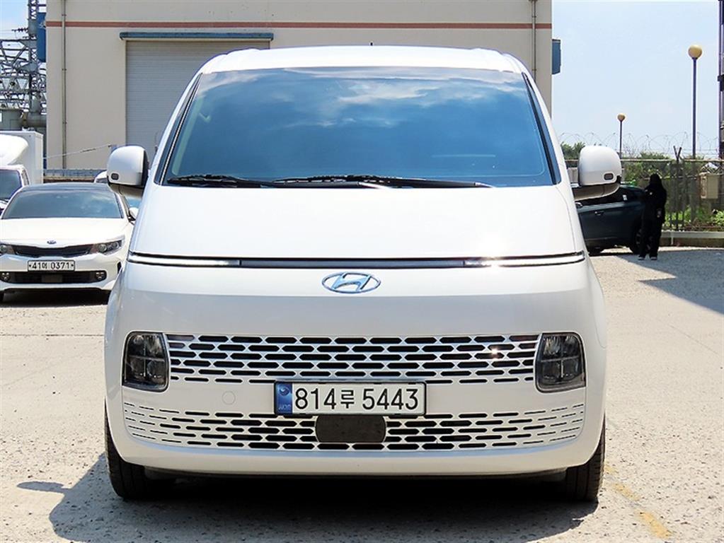 HYUNDAI Staria