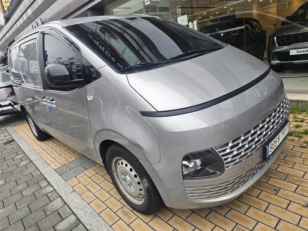 HYUNDAI Staria 2025 — Zona Franca Iquique