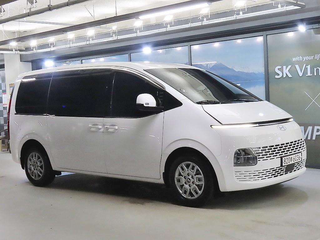 HYUNDAI Staria