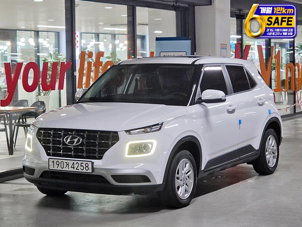 HYUNDAI Venue