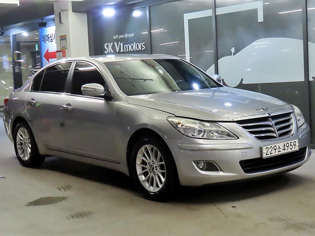 HYUNDAI Genesis