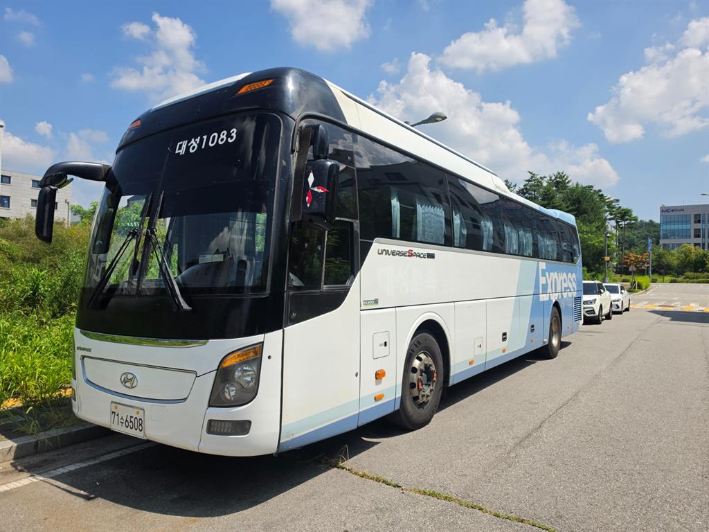 medium and large bus Medium-sized Hyundai Bus