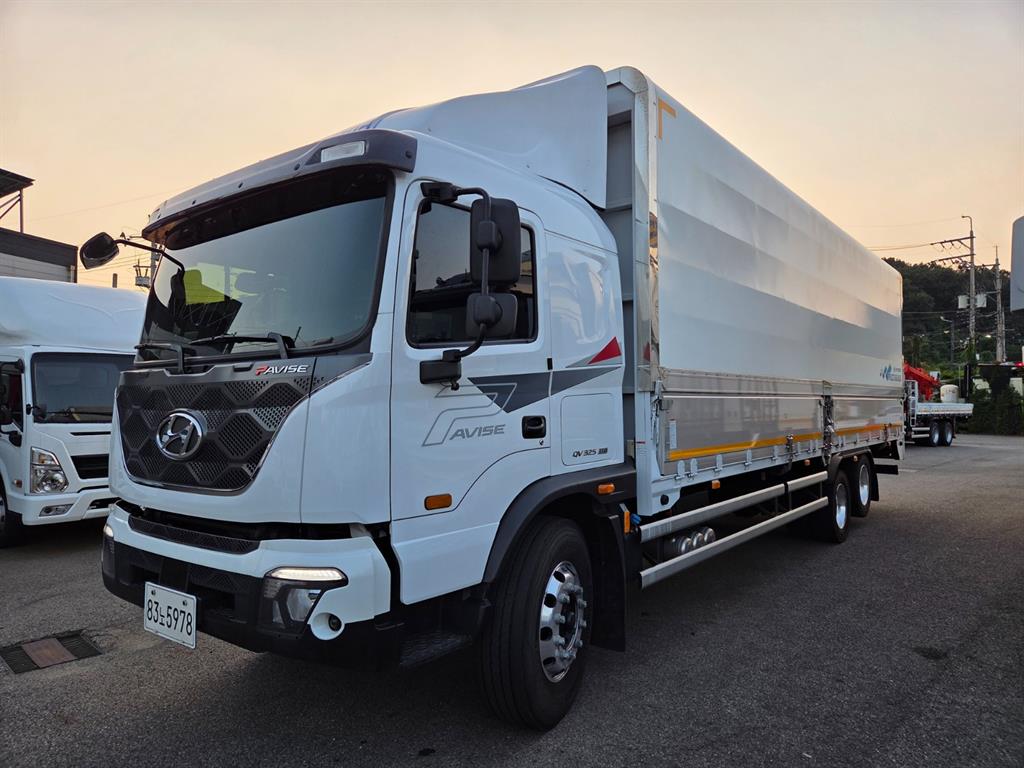 medium and large cargo truck