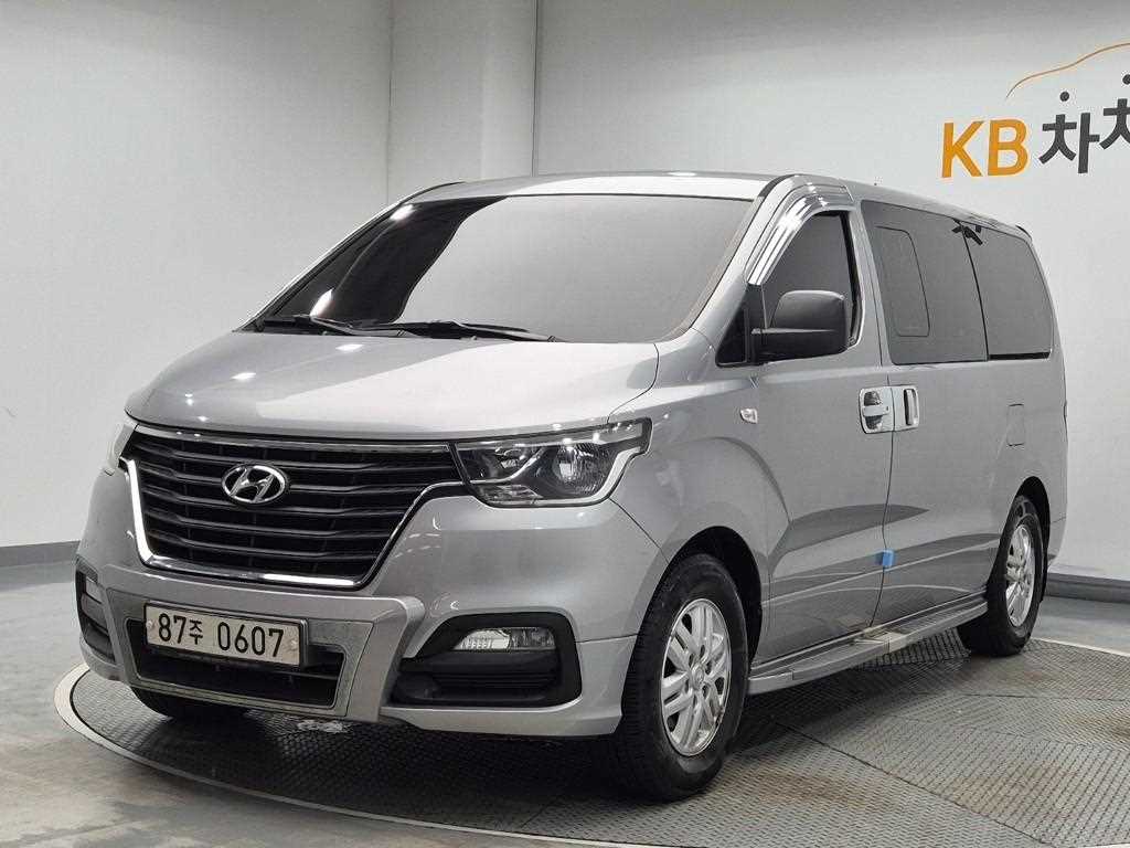HYUNDAI Starex 2018