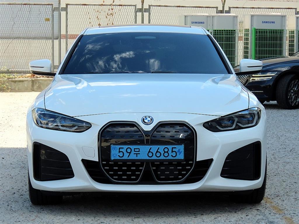 BMW i4