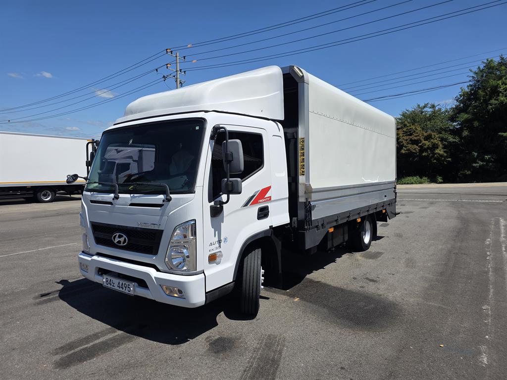 medium and large cargo truck
