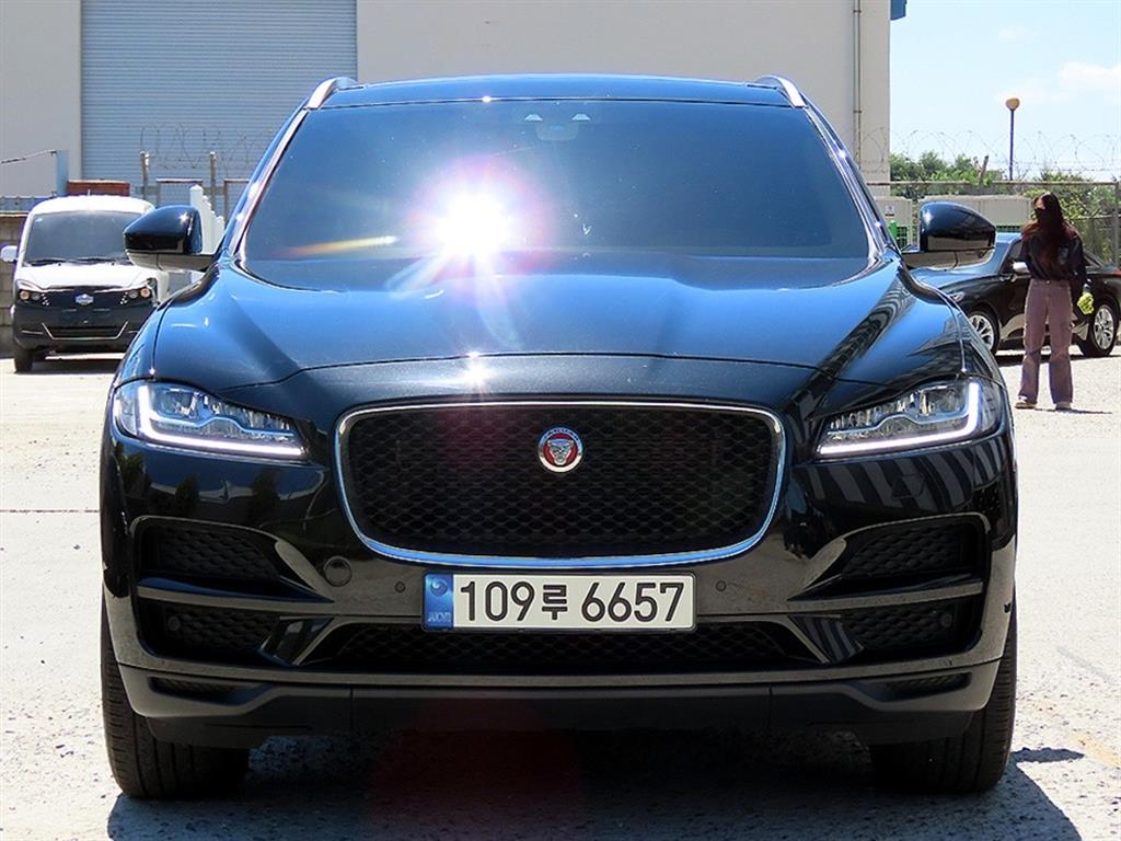 Jaguar F-PACE