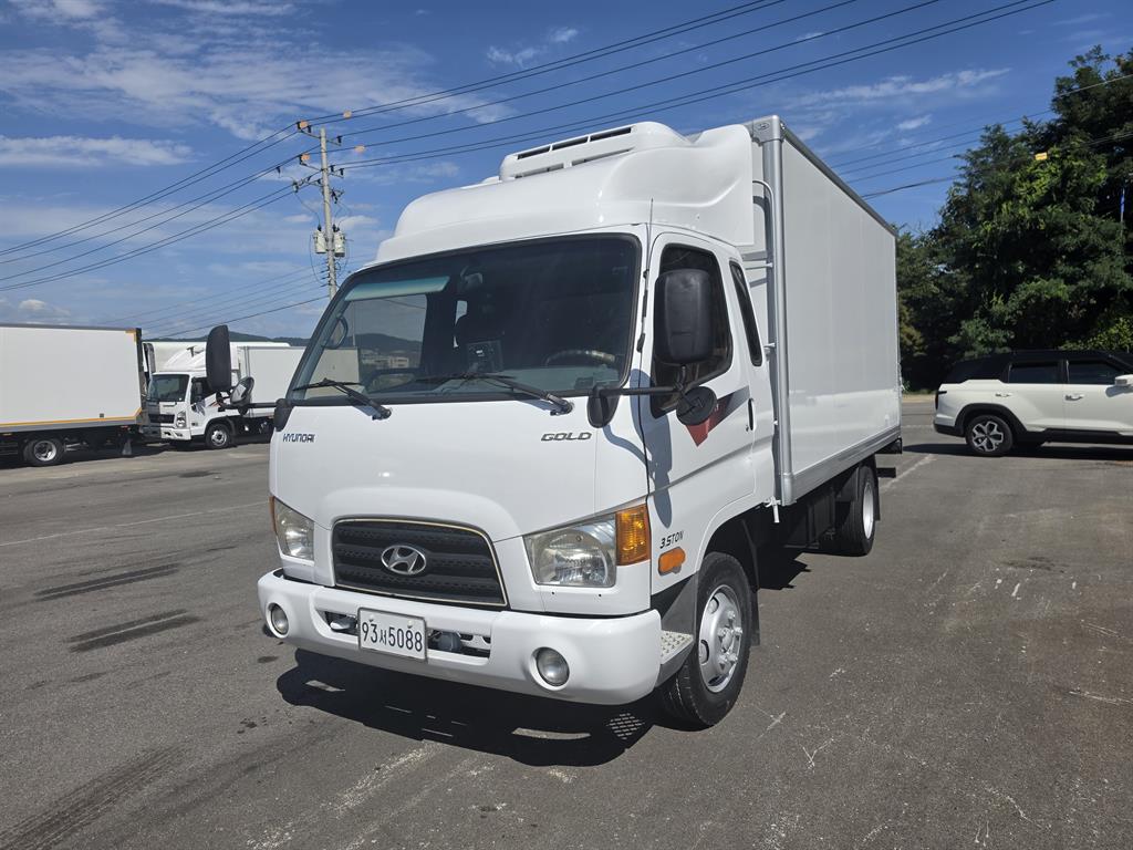 medium and large cargo truck