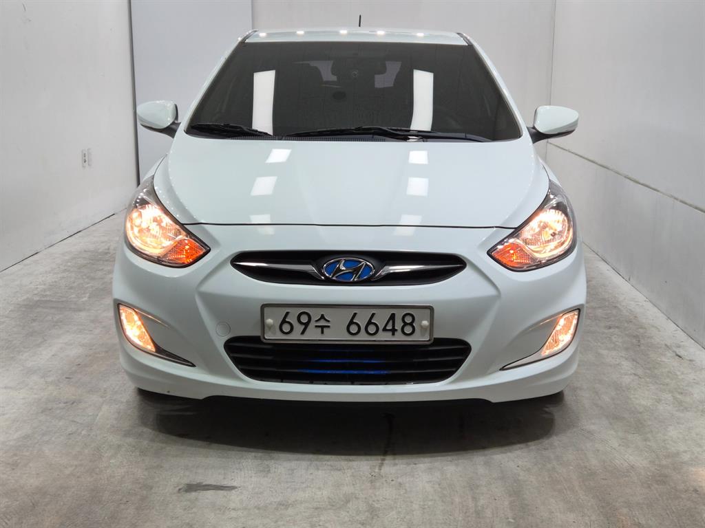 HYUNDAI Accent 2011 — Zona Franca Iquique