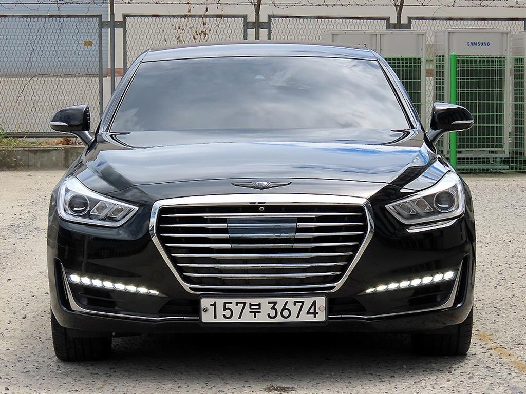 Genesis EQ900 2016 — Zona Franca Iquique