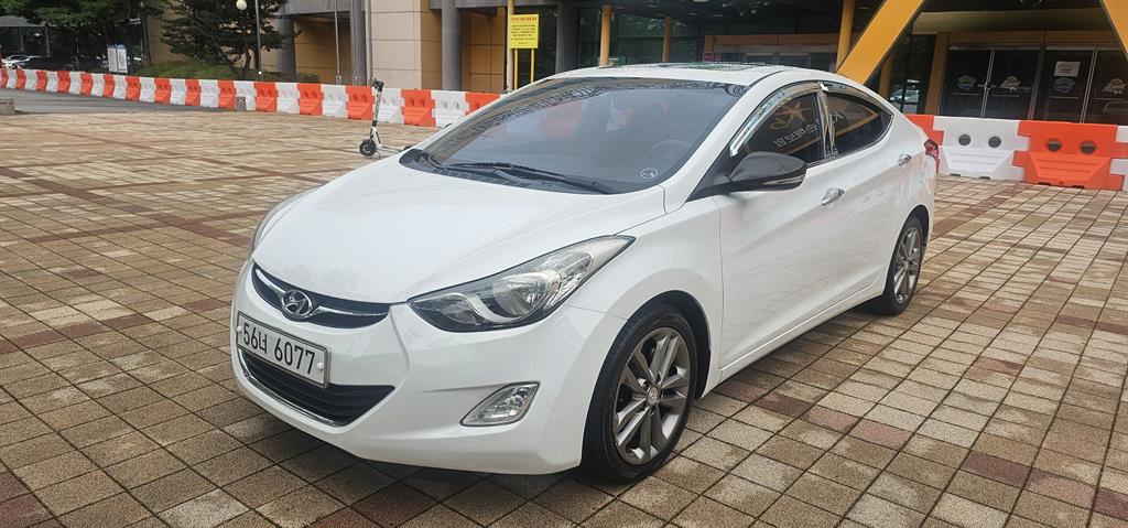 HYUNDAI Avante 2010 — Zona Franca Iquique