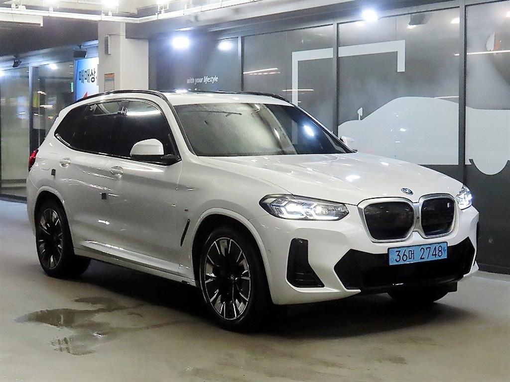 BMW iX3