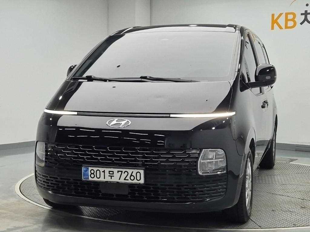 HYUNDAI Staria