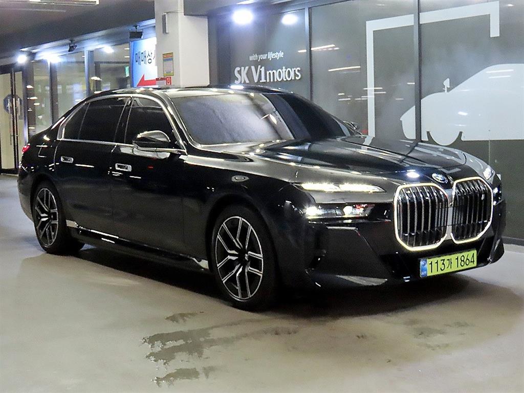 BMW i7
