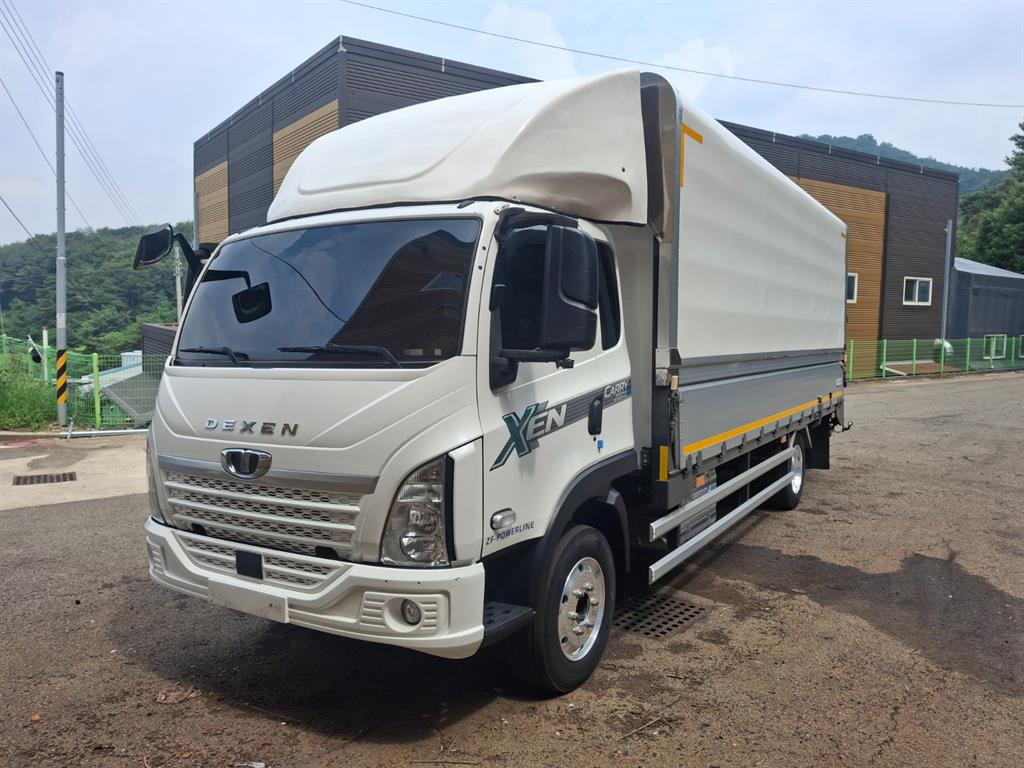 medium and large cargo truck