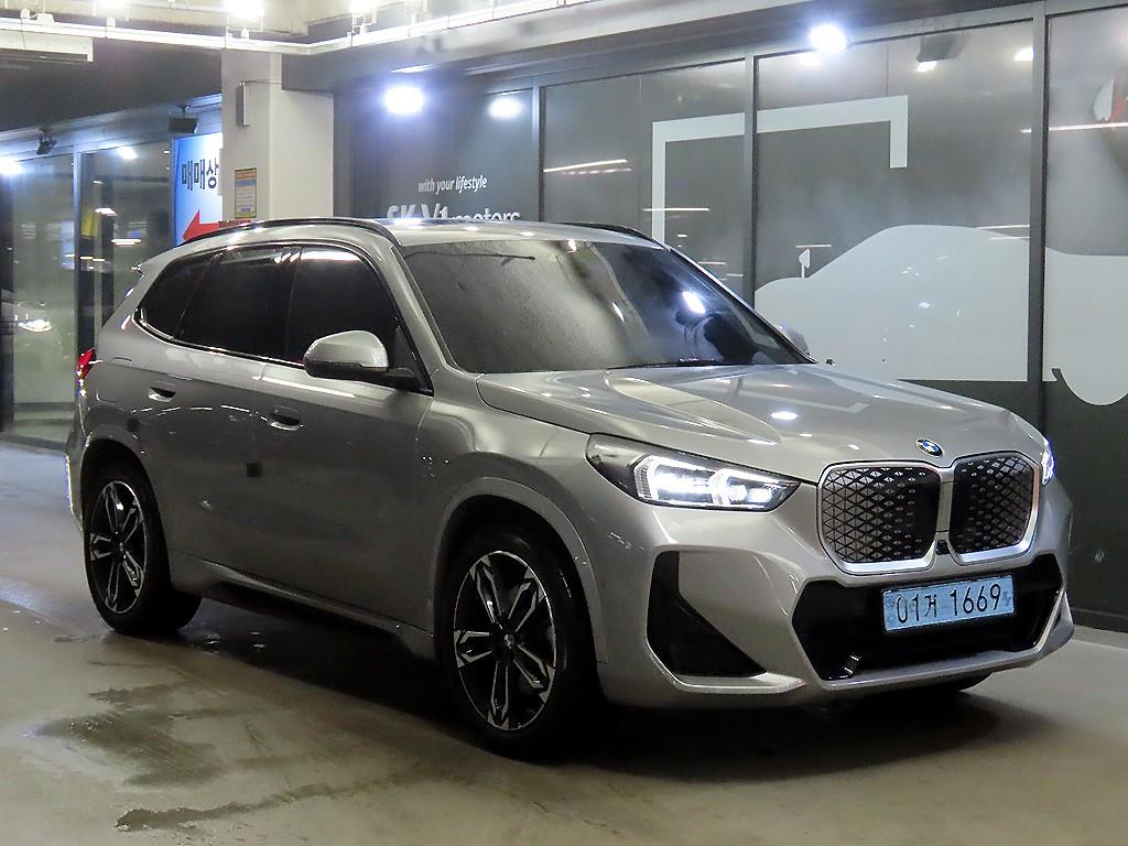 BMW iX1