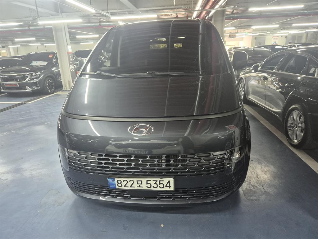 HYUNDAI Staria