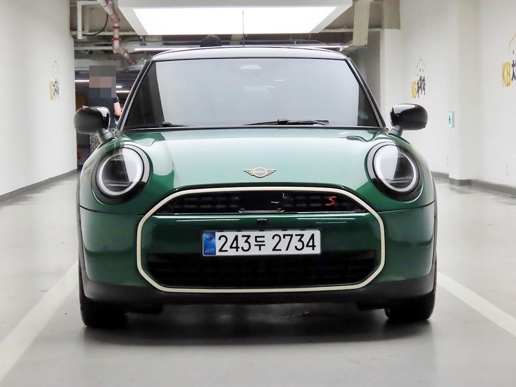 Mini Cooper 2025 — Zona Franca Iquique