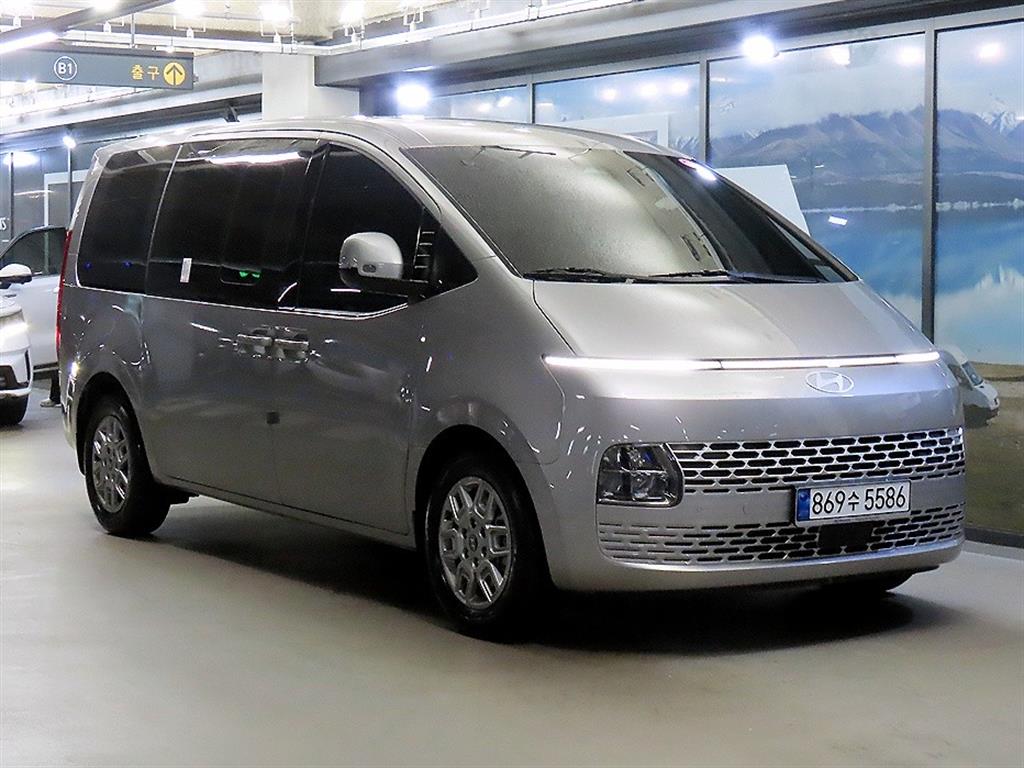 HYUNDAI Staria