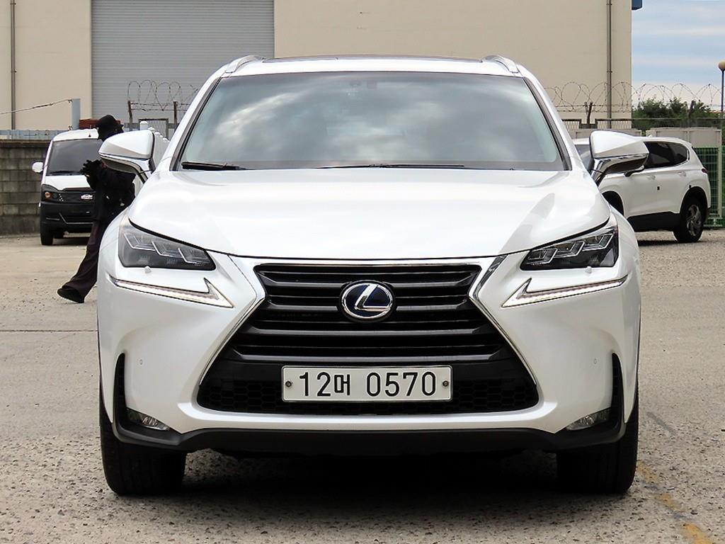 Lexus NX 300h Supreme