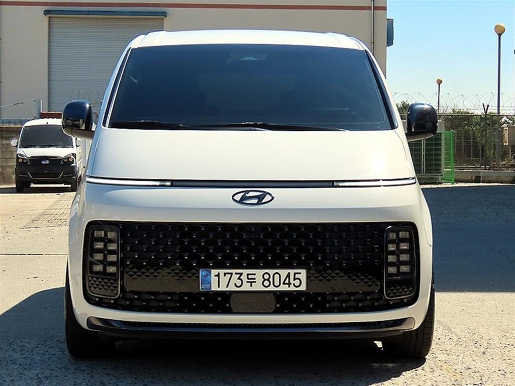 HYUNDAI Staria LPG Lounge Mobility limo