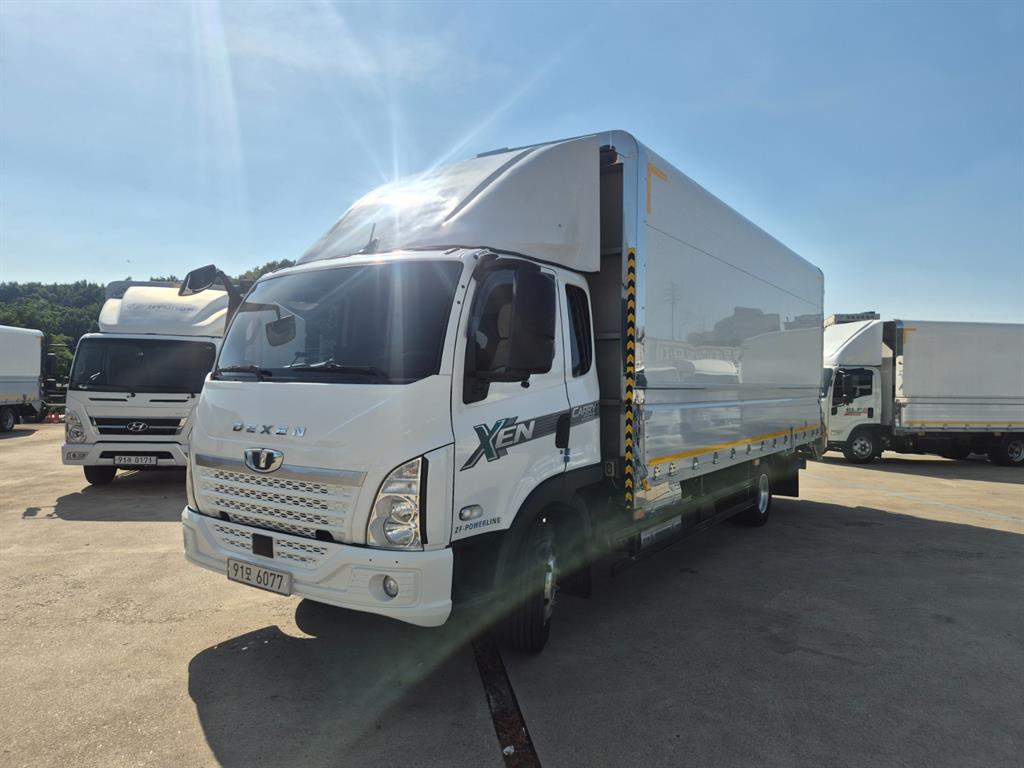medium and large cargo truck