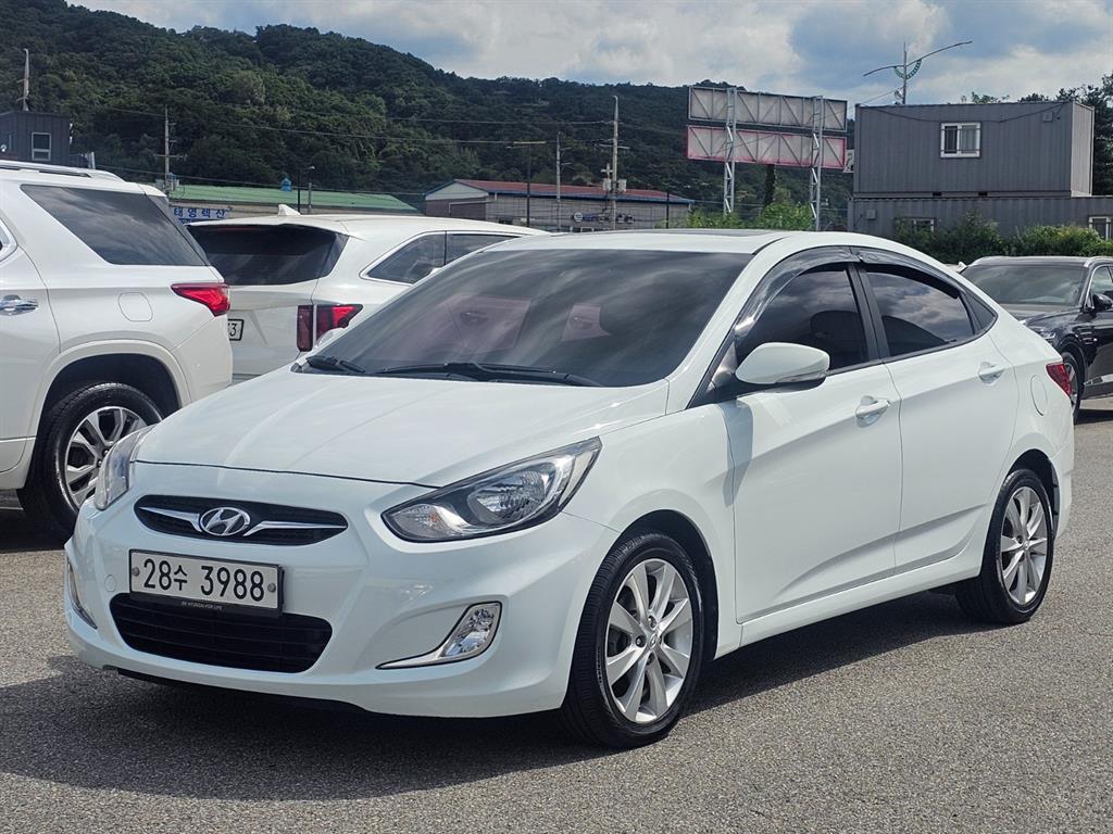 HYUNDAI Accent 2012 — Zona Franca Iquique