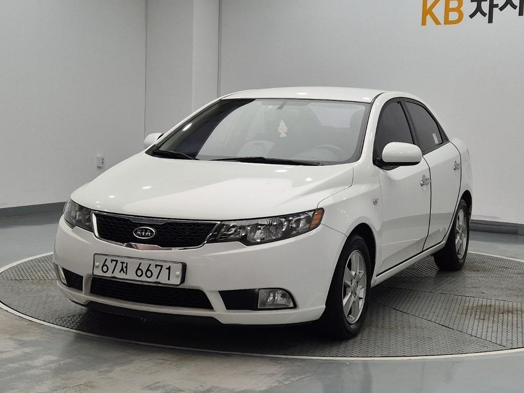 KIA Forte 2012 — Zona Franca Iquique