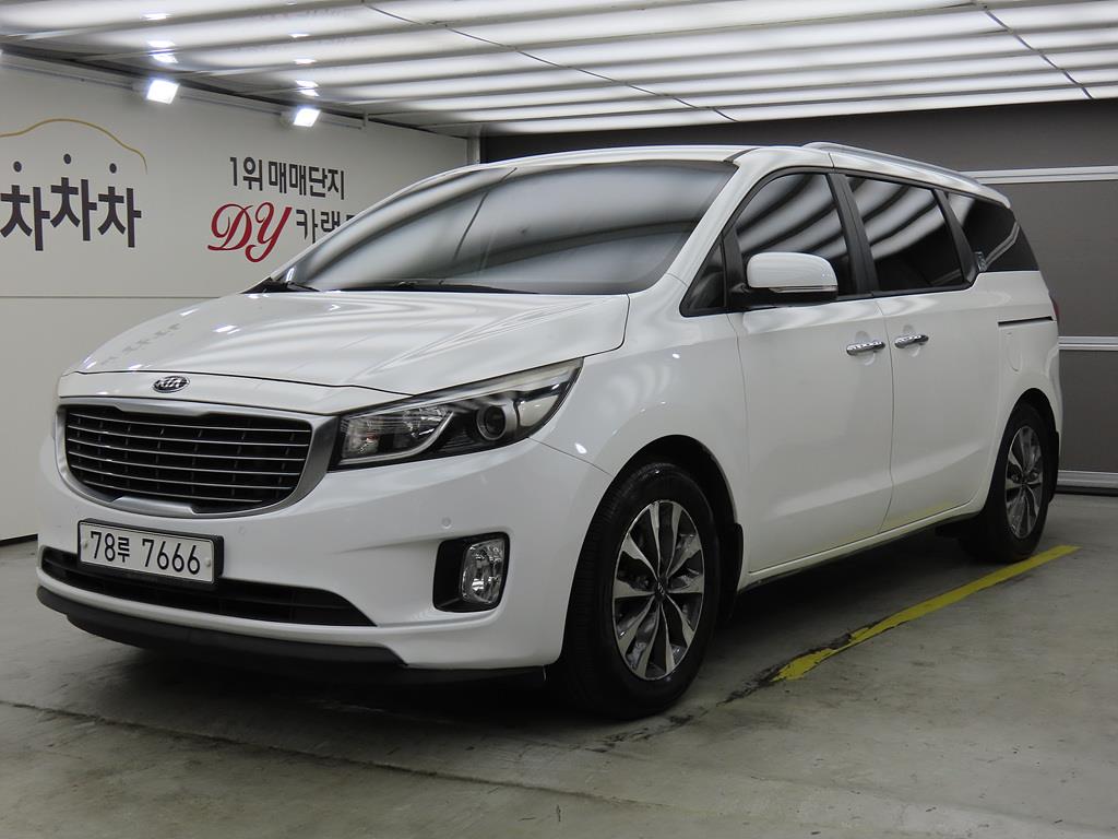 KIA Carnival 2015 — Zona Franca Iquique