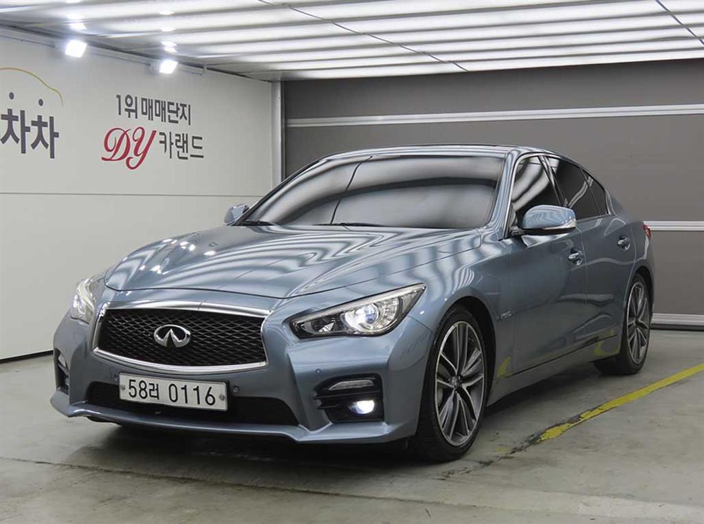 Infiniti Q