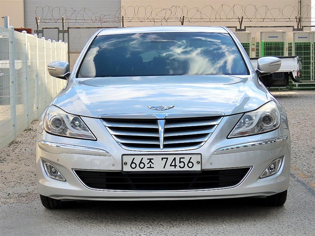 HYUNDAI Genesis