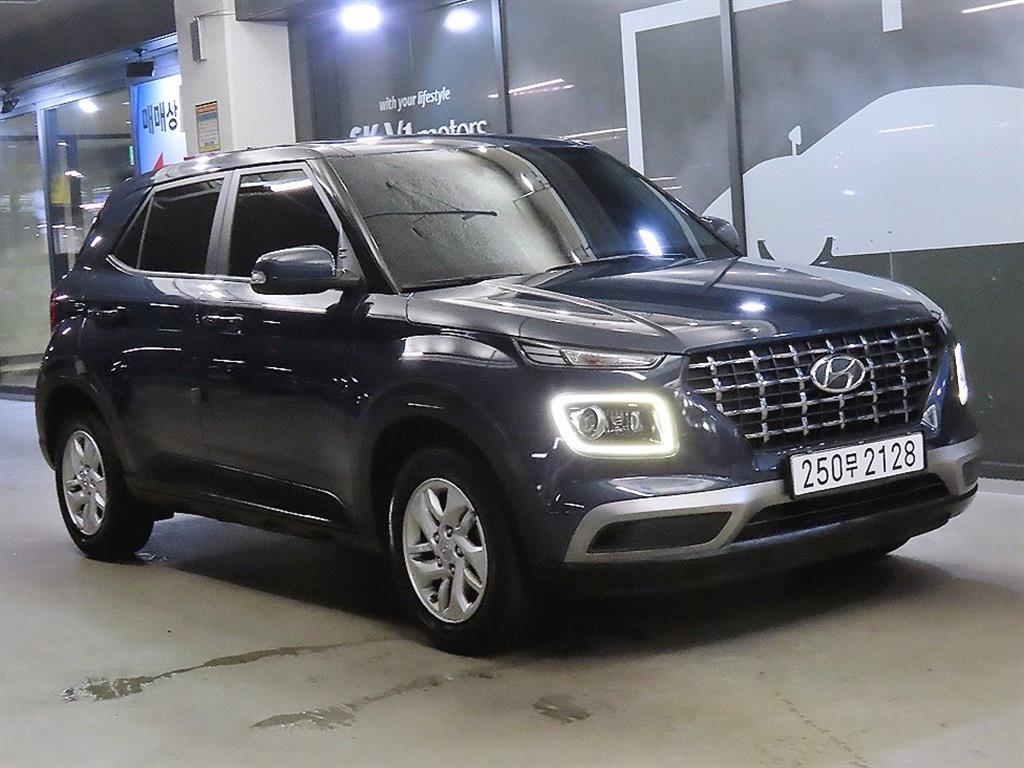 HYUNDAI Venue