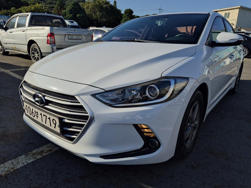 HYUNDAI Avante 2016 — Zona Franca Iquique