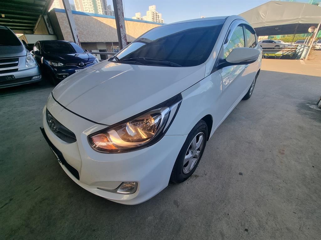 HYUNDAI Accent 2012 — Zona Franca Iquique