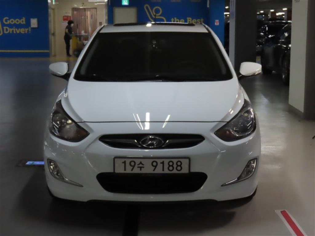 HYUNDAI Accent 2012 — Zona Franca Iquique