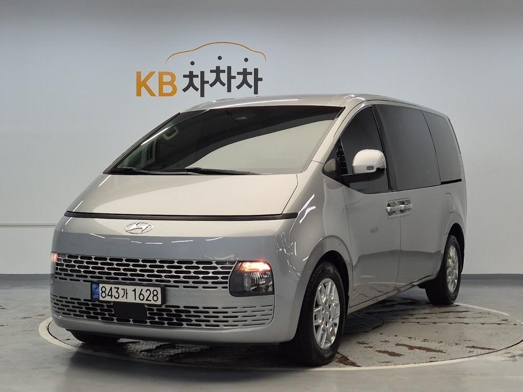 HYUNDAI Staria