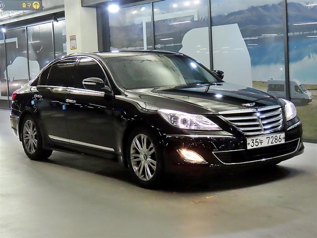 HYUNDAI Genesis