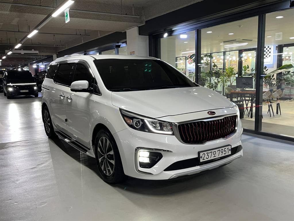 KIA Carnival