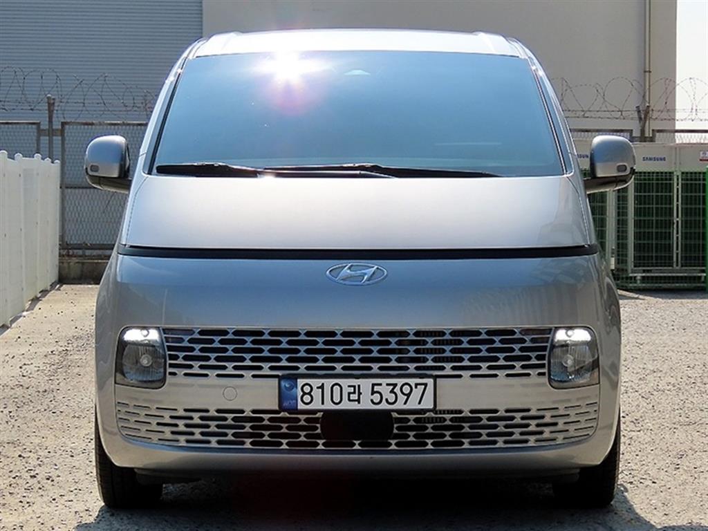 HYUNDAI Staria 2023 — Zona Franca Iquique