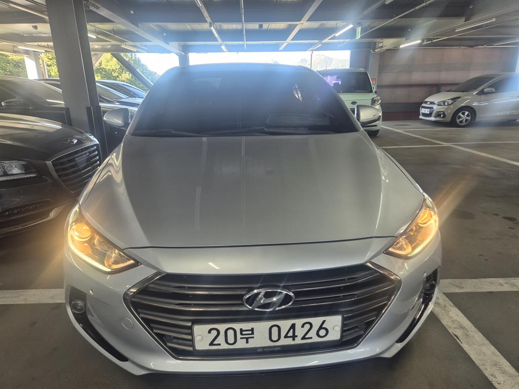 HYUNDAI Avante