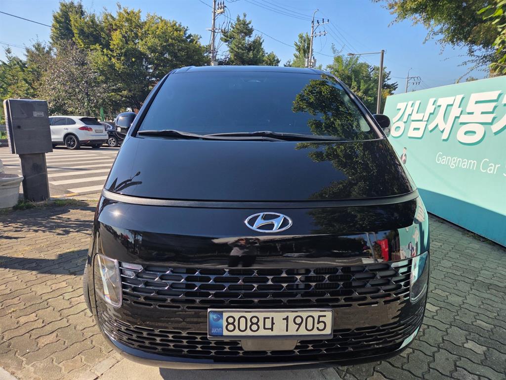 HYUNDAI Staria 2022 — Zona Franca Iquique
