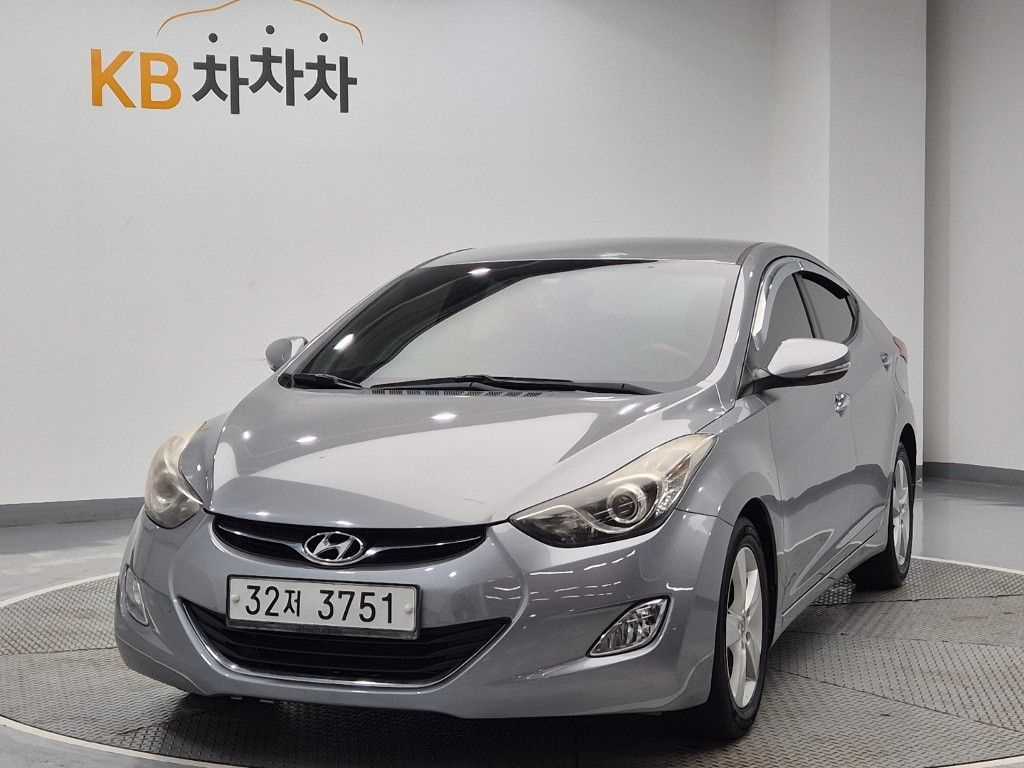 HYUNDAI Avante 2014 — Zona Franca Iquique