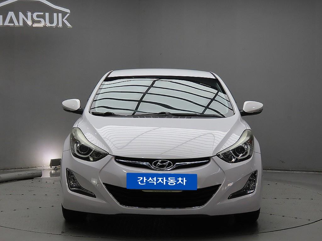 HYUNDAI Avante 2015 — Zona Franca Iquique